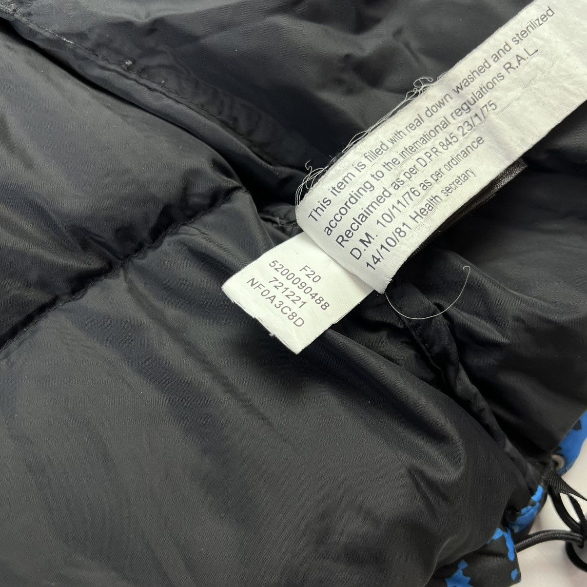 The North Face The North Face 1996 Nuptse digi blue camo puffer jacket Size S / US 4 / IT 40 - 12 Thumbnail