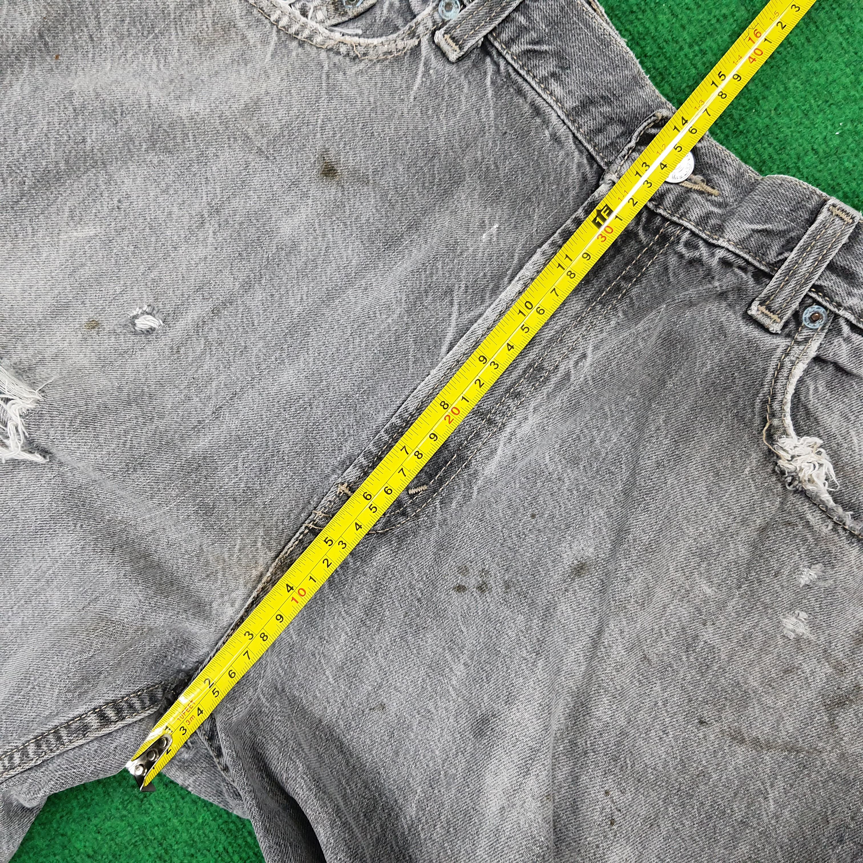 Levi's × Vintage Vintage Levi's 569 Loose Distressed Short Jeans Size US 36 / EU 52 - 13 Thumbnail