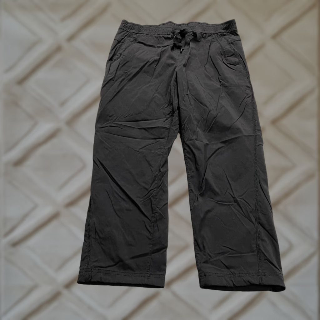 Eddie Bauer Eddie Bauer Womens Cropped Pants Capri Solid Black Hiking Comfort 30x23 4 Size 27" / US 4 / IT 40 - 1 Thumbnail