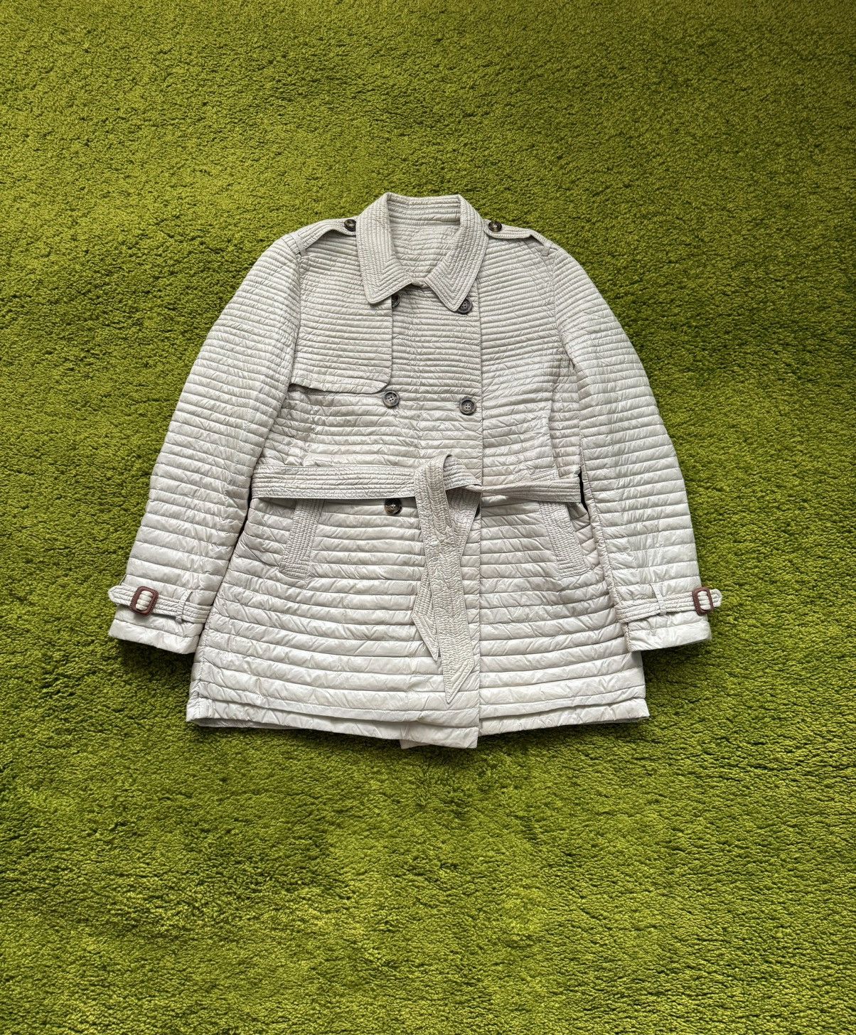 ポンチョ・ケープ Moncler Grenoble 'Vorassay' Beige Nylon Cape Moncler Grenoble „Vorassay” Beżowy Nylon Cape | Balardi