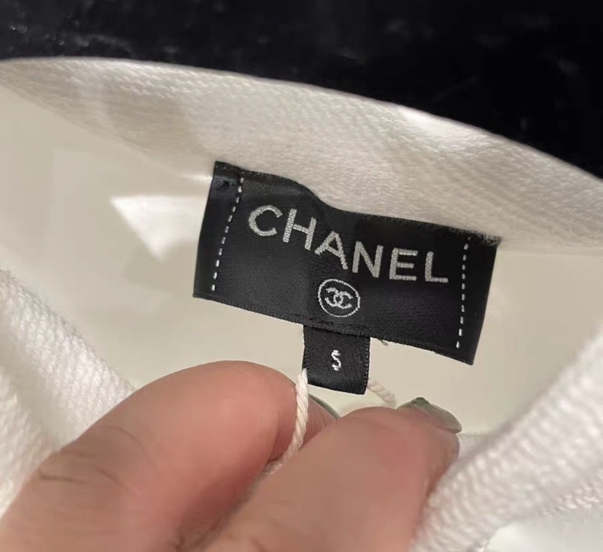 Chanel Chanel Embossed letter embroidery logo hoodie hooded sweats Size US S / EU 44-46 / 1 - 4 Thumbnail