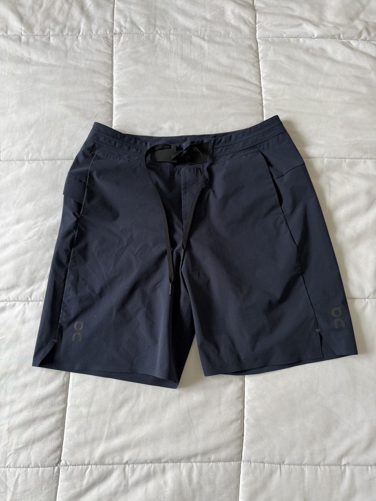 On ON Cloud Hybrid Shorts Navy Size US 34 / EU 50 - 1 Thumbnail
