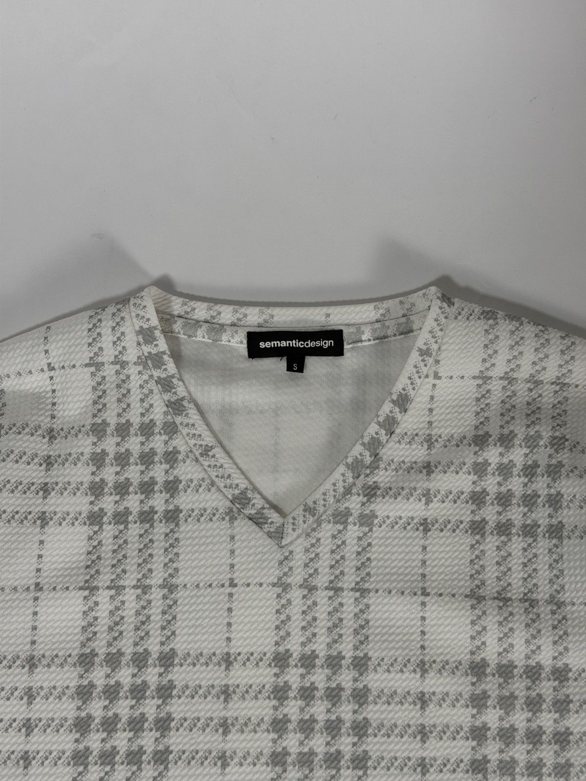 semanticdesign Semantic Design Patterned V-Neck T-Shirt Size US S / EU 44-46 / 1 - 2 Thumbnail