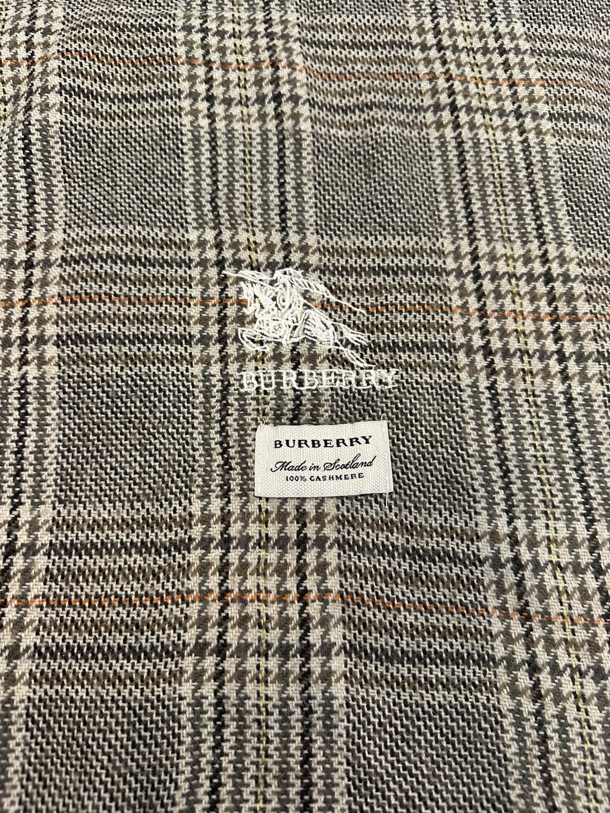 Burberry Burberry 100% Cashmere Plaid Scarf Scotland Embroidered Logo Size ONE SIZE - 2 Thumbnail