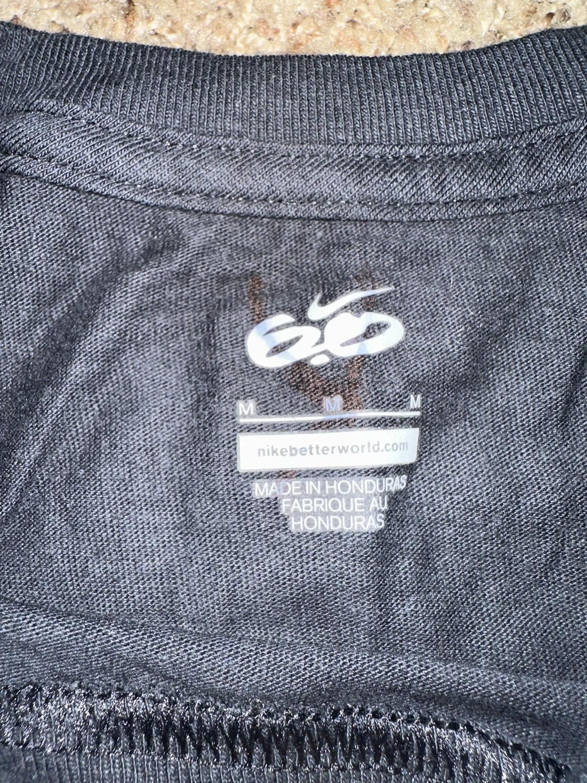 Nike Nike Men’s 6.0 Logo Black/Blue T-Shirt Size US M / EU 48-50 / 2 - 4 Thumbnail
