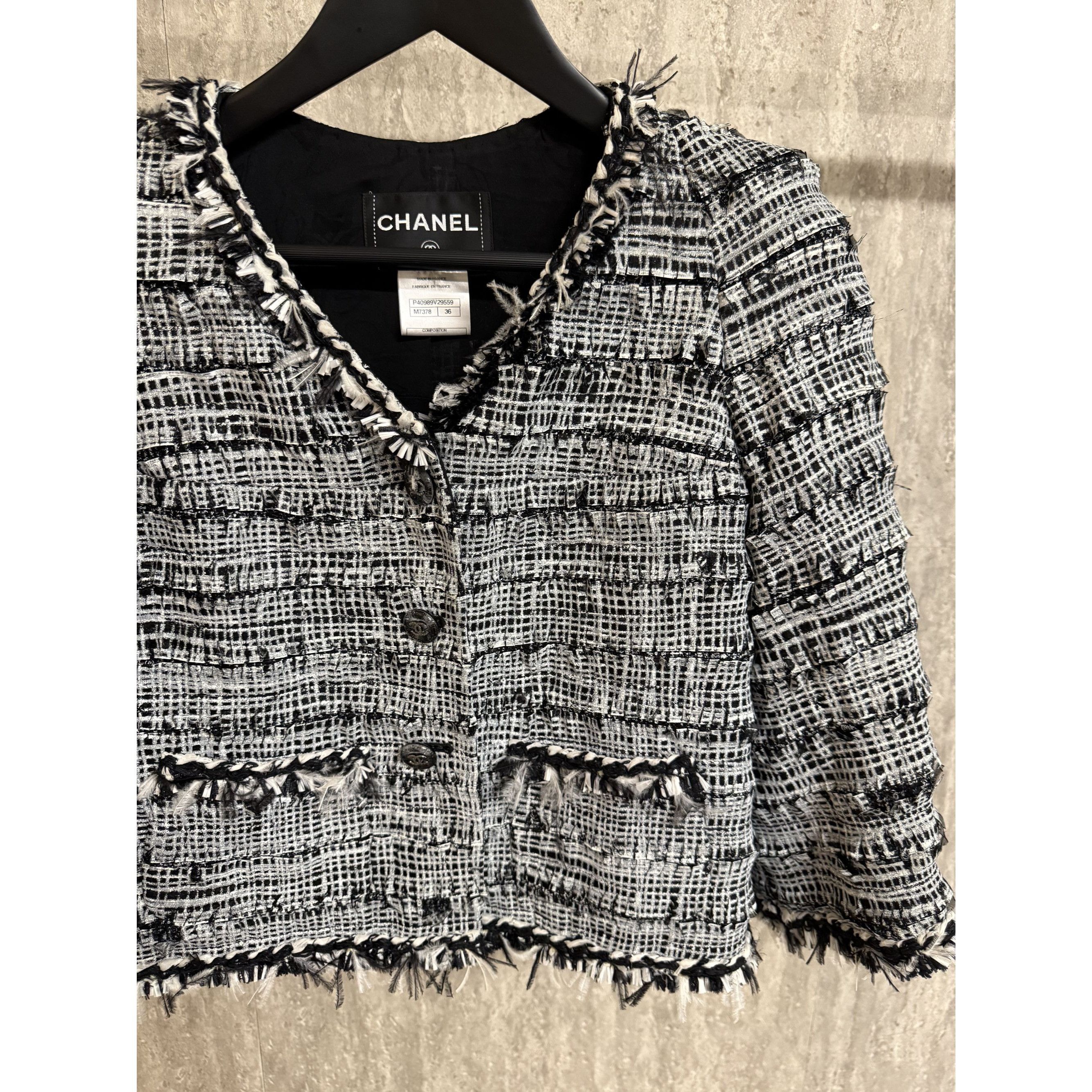 Chanel Chanel Black & White Tweed Jacket Size XS / US 0-2 / IT 36-38 - 6 Thumbnail