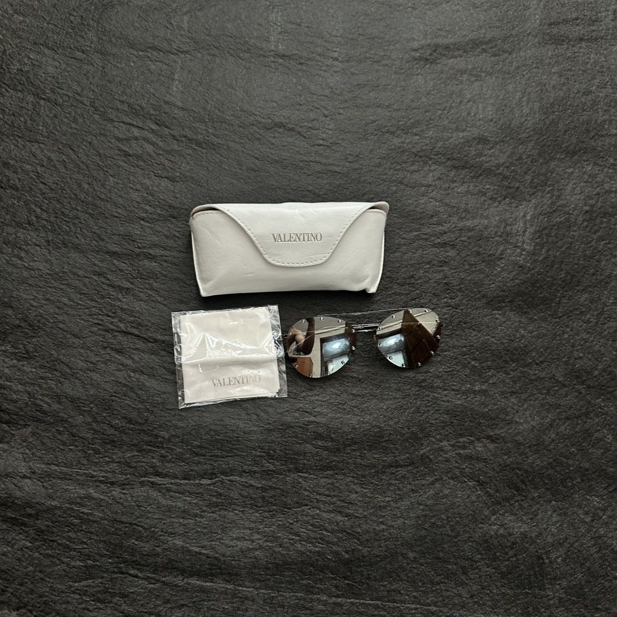 Valentino Valentino VA2013 Silver Grey Metal Frame Aviator Sunglasses Size ONE SIZE - 1 Thumbnail
