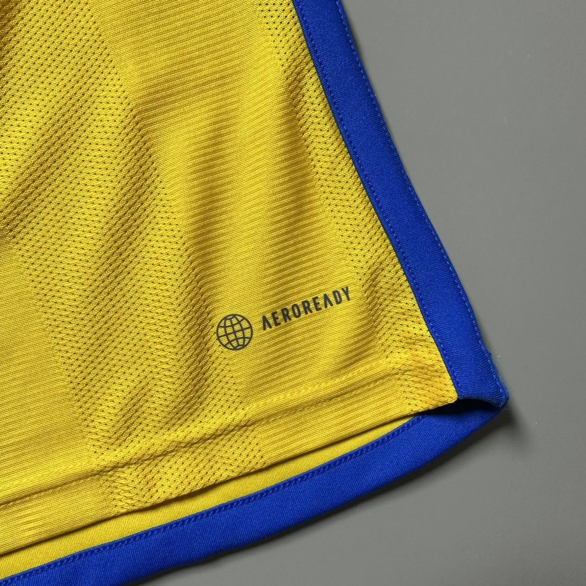 Adidas SWEDEN ADIDAS 2022 WORLD CUP FOOTBALL HOME SOCCER JERSEY Size US XL / EU 56 / 4 - 3 Thumbnail