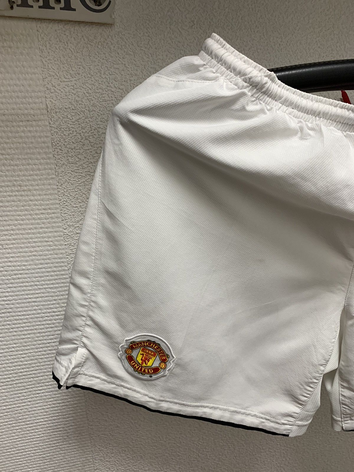 Nike Nike Manchester United vintage soccer shorts 30-32 size Size US 30 / EU 46 - 3 Thumbnail