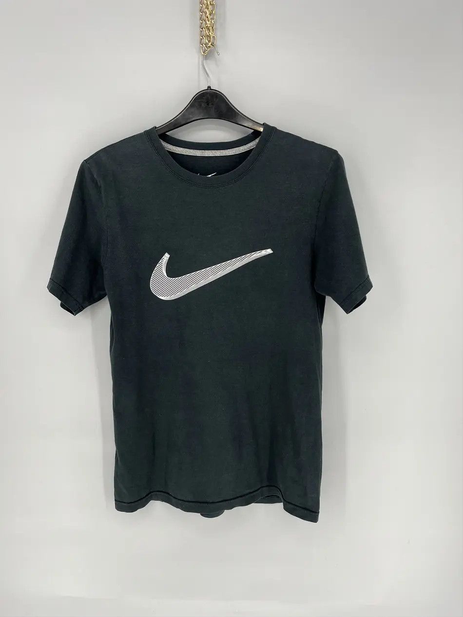 Nike × Vintage Vintage Y2K Nike Big Swoosh T-Shirt Size US S / EU 44-46 / 1 - 1 Thumbnail