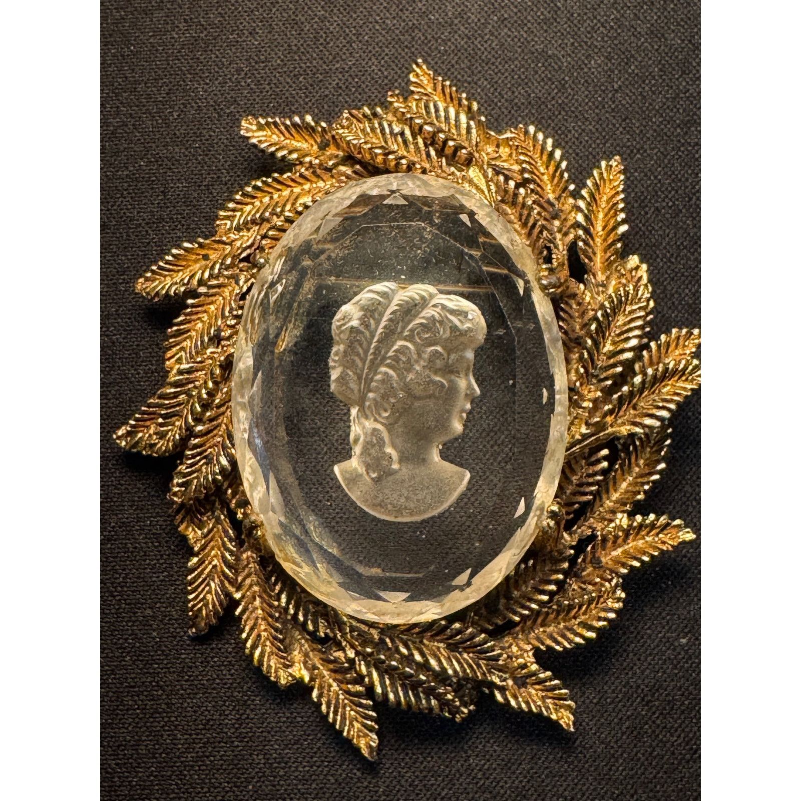 Other Vintage Intaglio Gold Tone Glass Cameo Brooch Size ONE SIZE - 1 Thumbnail