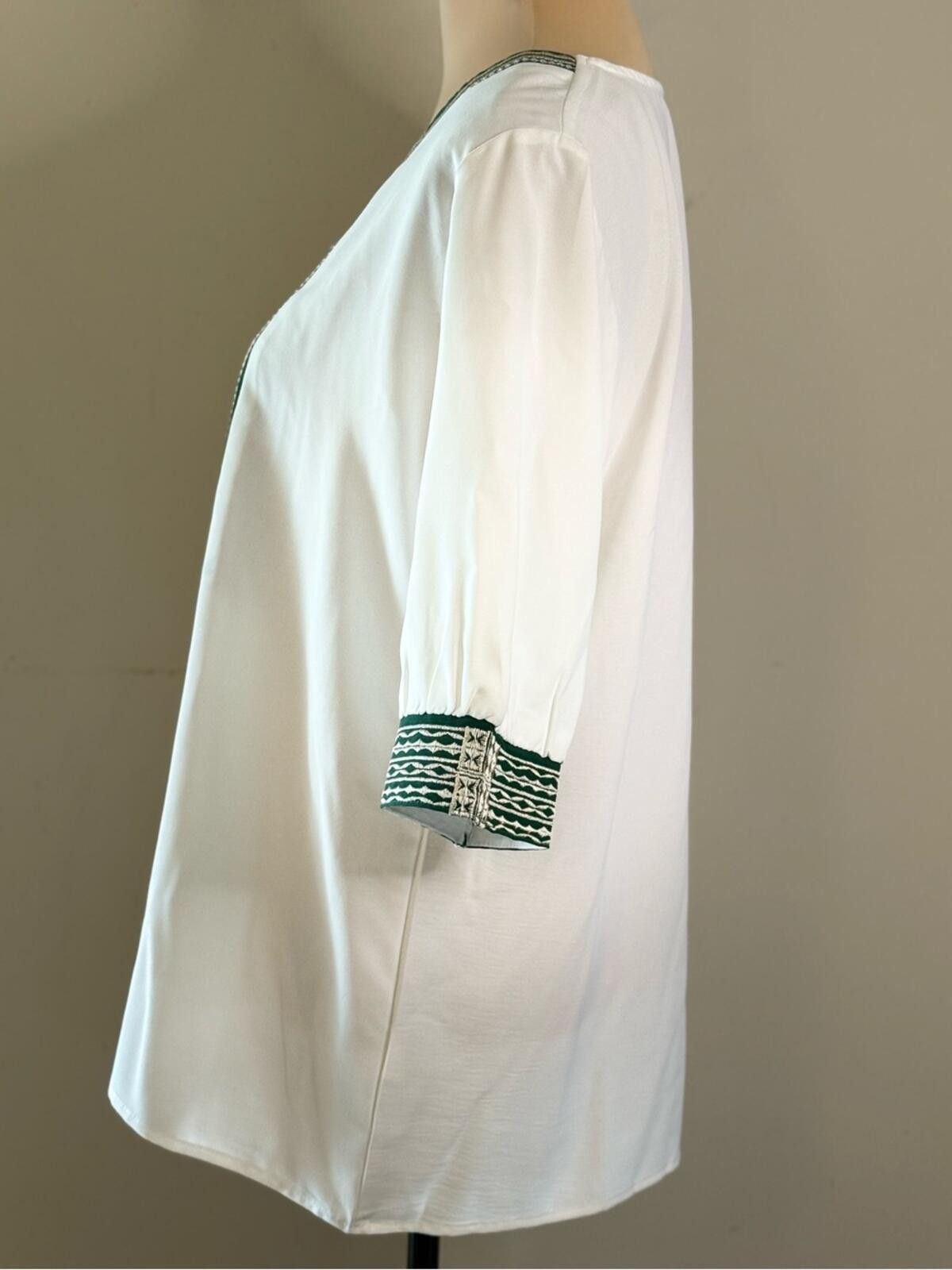 Other White V neck short sleeve top dainty green embroidery SZ LG Size L / US 10 / IT 46 - 3 Thumbnail