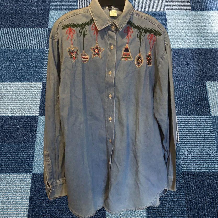 Denime VINTAGE Maggie & Max Christmas Embroidered Denim Shirt Sz M Country Shoulder Pads Shirt Women Medium Blue Button Up Knit? Size M / US 6-8 / IT 42-44 - 1 Thumbnail