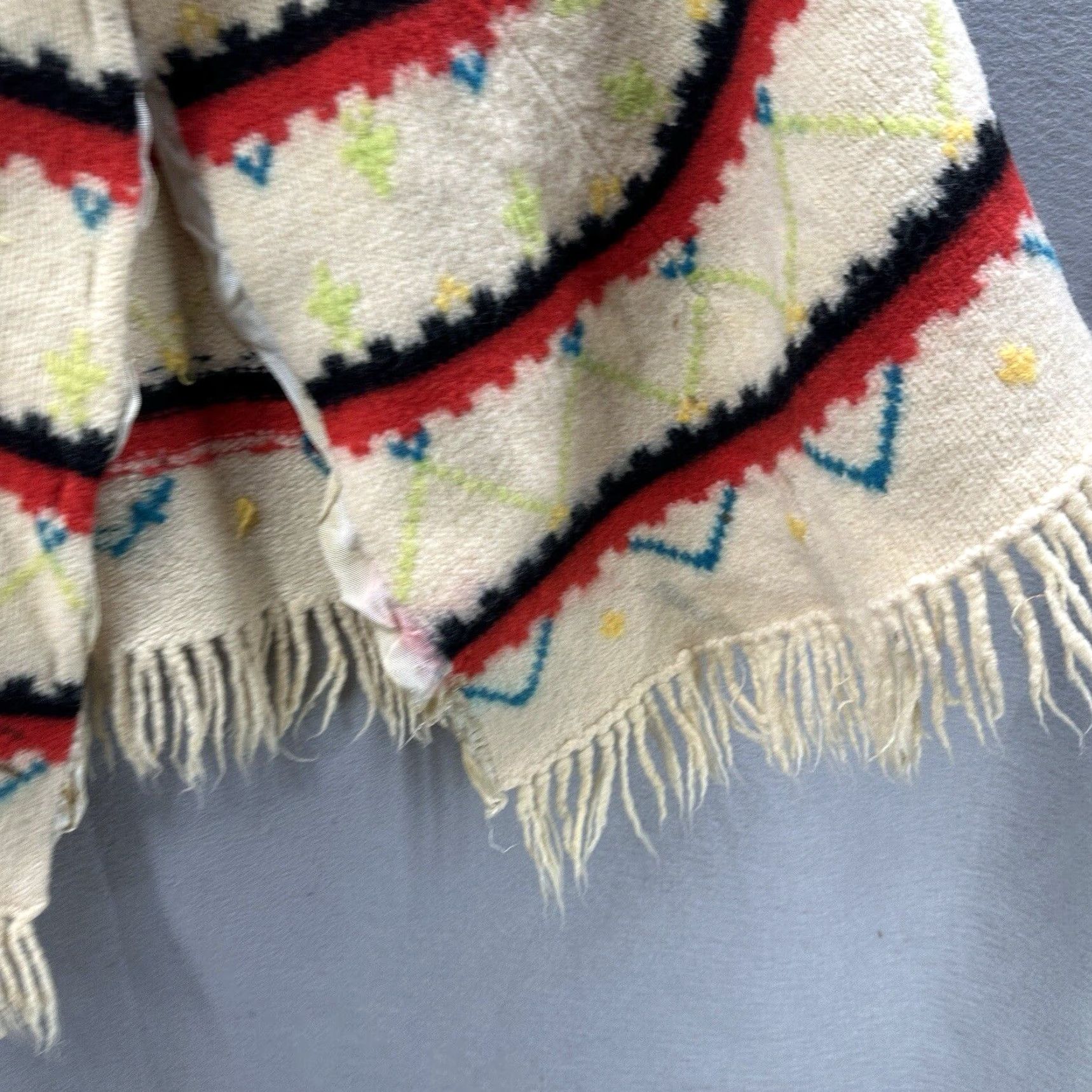 Lee VINTAGE Barbara Lee Wool Cape Shawl Poncho 1960s Cream Ivory Womens S/M Aztec Casual Size ONE SIZE - 2 Thumbnail
