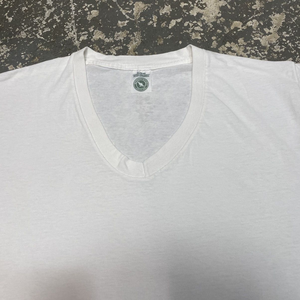 Vintage Vintage White V Neck Blank 80s Single Stitch Tshirt Size US XL / EU 56 / 4 - 3 Thumbnail