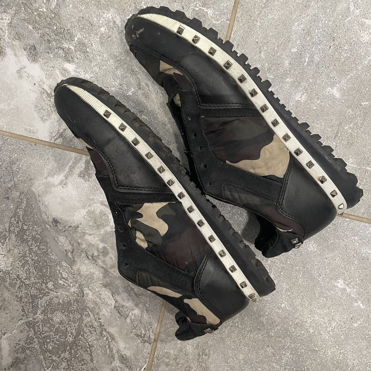 Vintage Valentino Garavani Camouflage Rockrunner Sneakers shoes khak Size US 7 / EU 40 - 4 Thumbnail