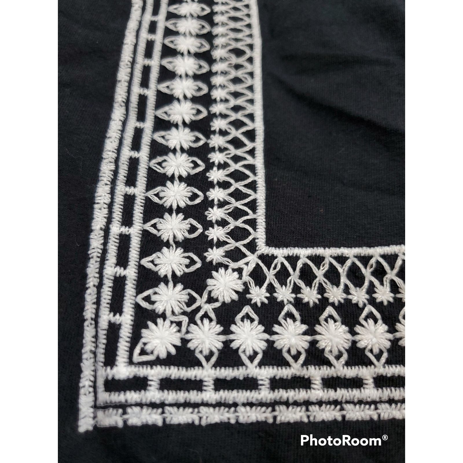 Forever 21 Forever 21 | Embroidered Black Crop Top | Size Medium Size M / US 6-8 / IT 42-44 - 3 Thumbnail