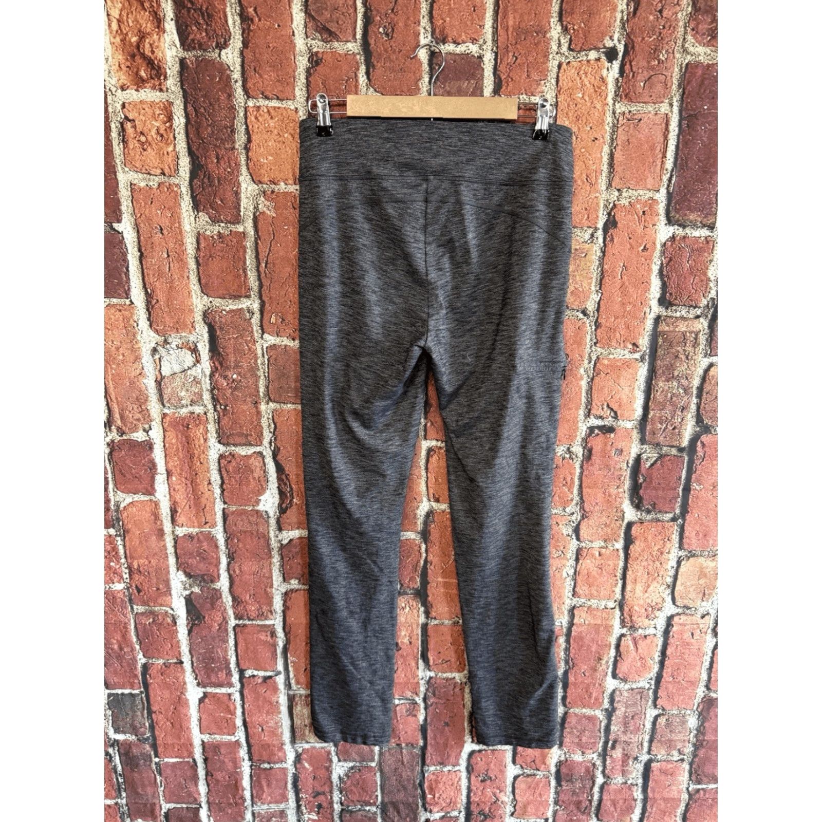 Duluth Trading Company Duluth Trading Co Womens Gray Cropped Athletic Leggings Size Small x 33'' | Leggings | Women | S | Gray | Cropped | 33'' | Duluth Trading Co Size 28" / US 6 / IT 42 - 2 Thumbnail