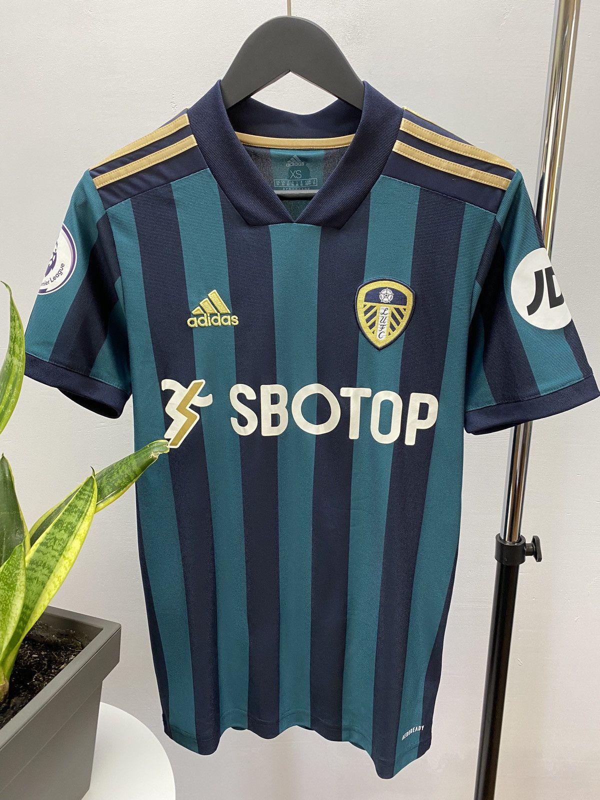 Adidas LEEDS UNITED 2020 2021 AWAY FOOTBALL SOCCER JERSEY ADIDAS Size US XS / EU 42 / 0 - 6 Thumbnail