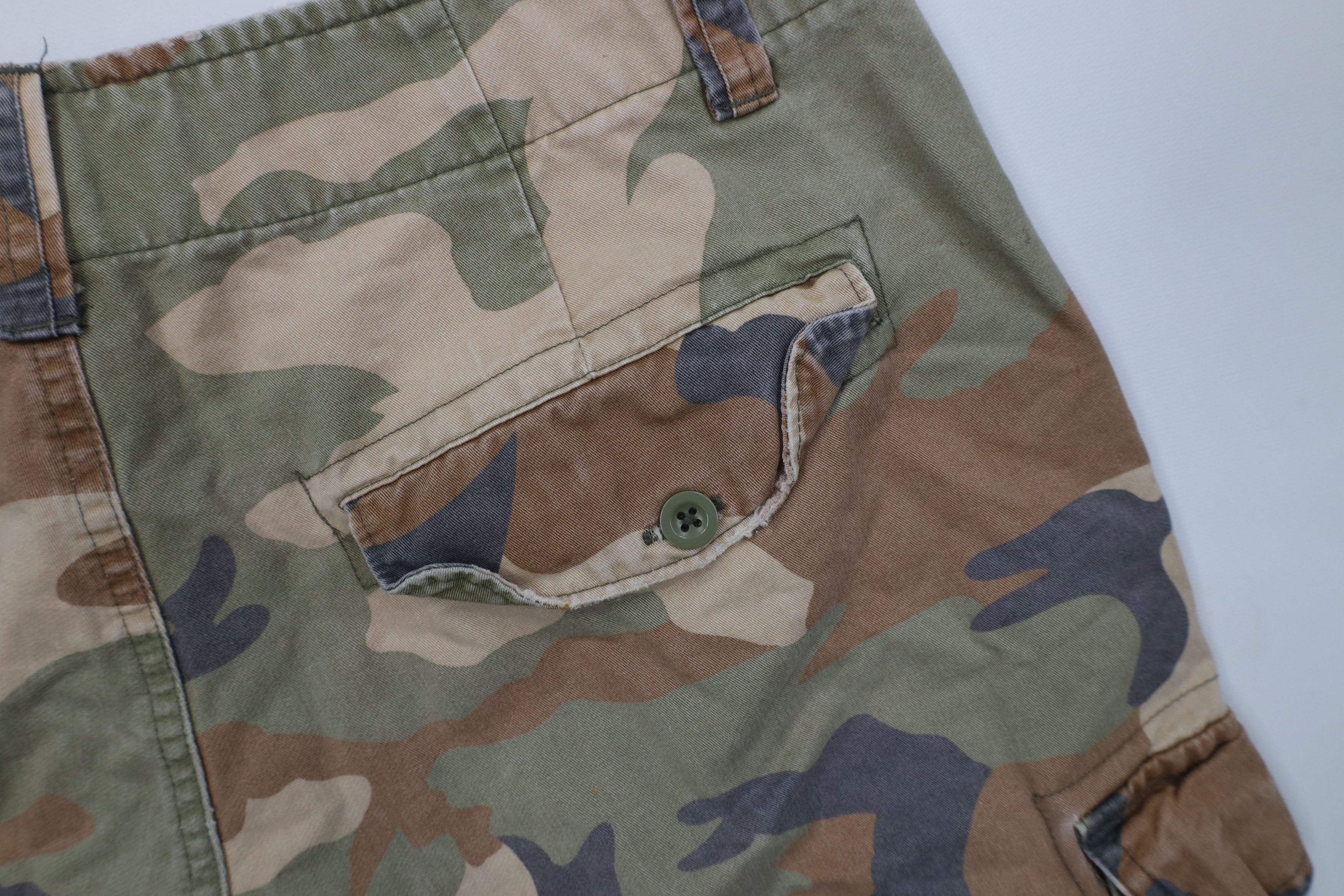 Gap Vintage Y2K Gap Military Surplus Camouflage Cargo Shorts Size US 33 - 14 Thumbnail