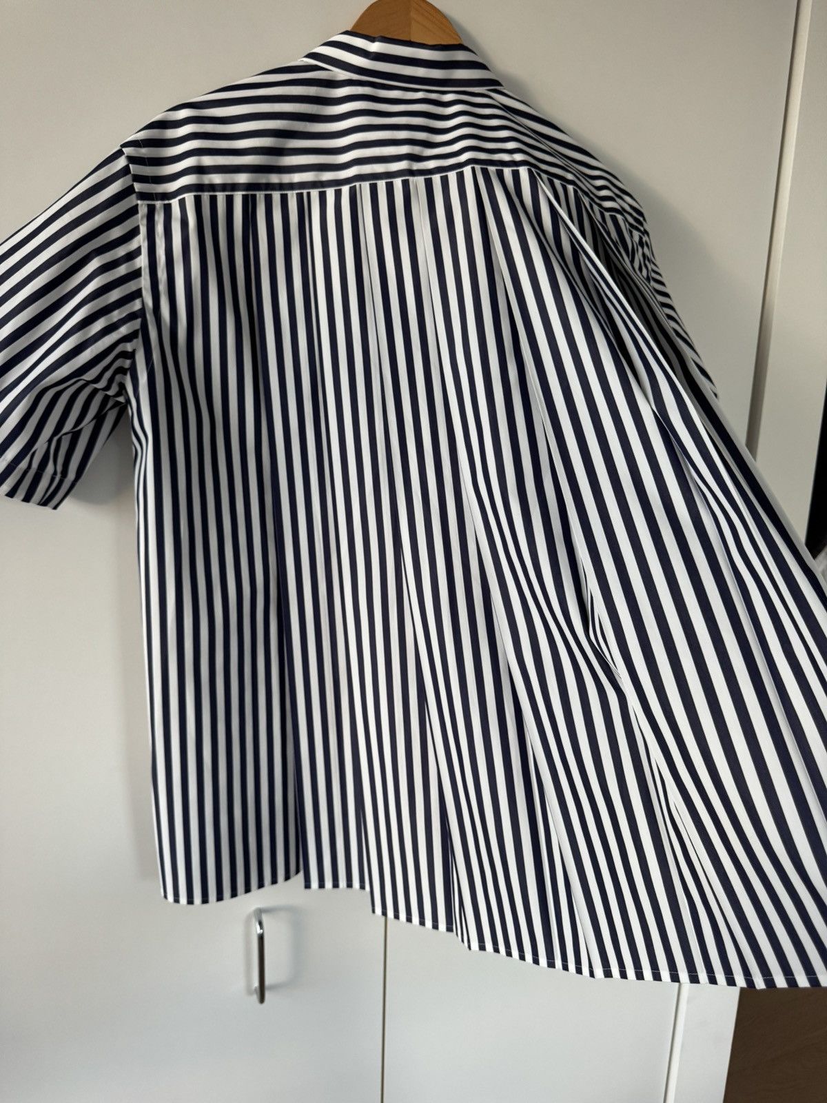 Sacai White and Navy Stripe Pleated Shirt 2 Size US M / EU 48-50 / 2 - 2 Thumbnail