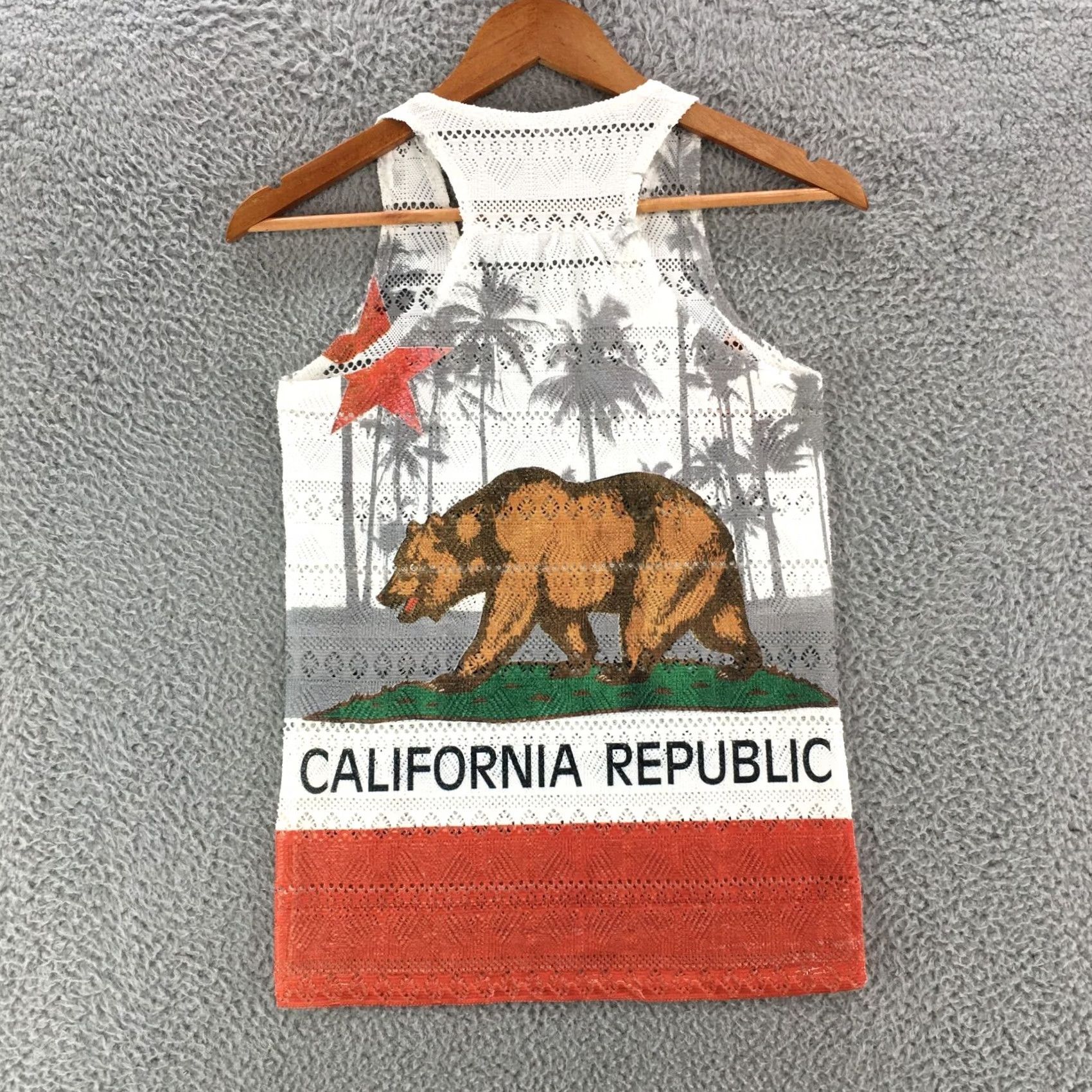 Vintage Passion California Republic Grizzly Bear Tank Top Womens Medium White Printed Tank Womens M White Printed Size M / US 6-8 / IT 42-44 - 6 Thumbnail