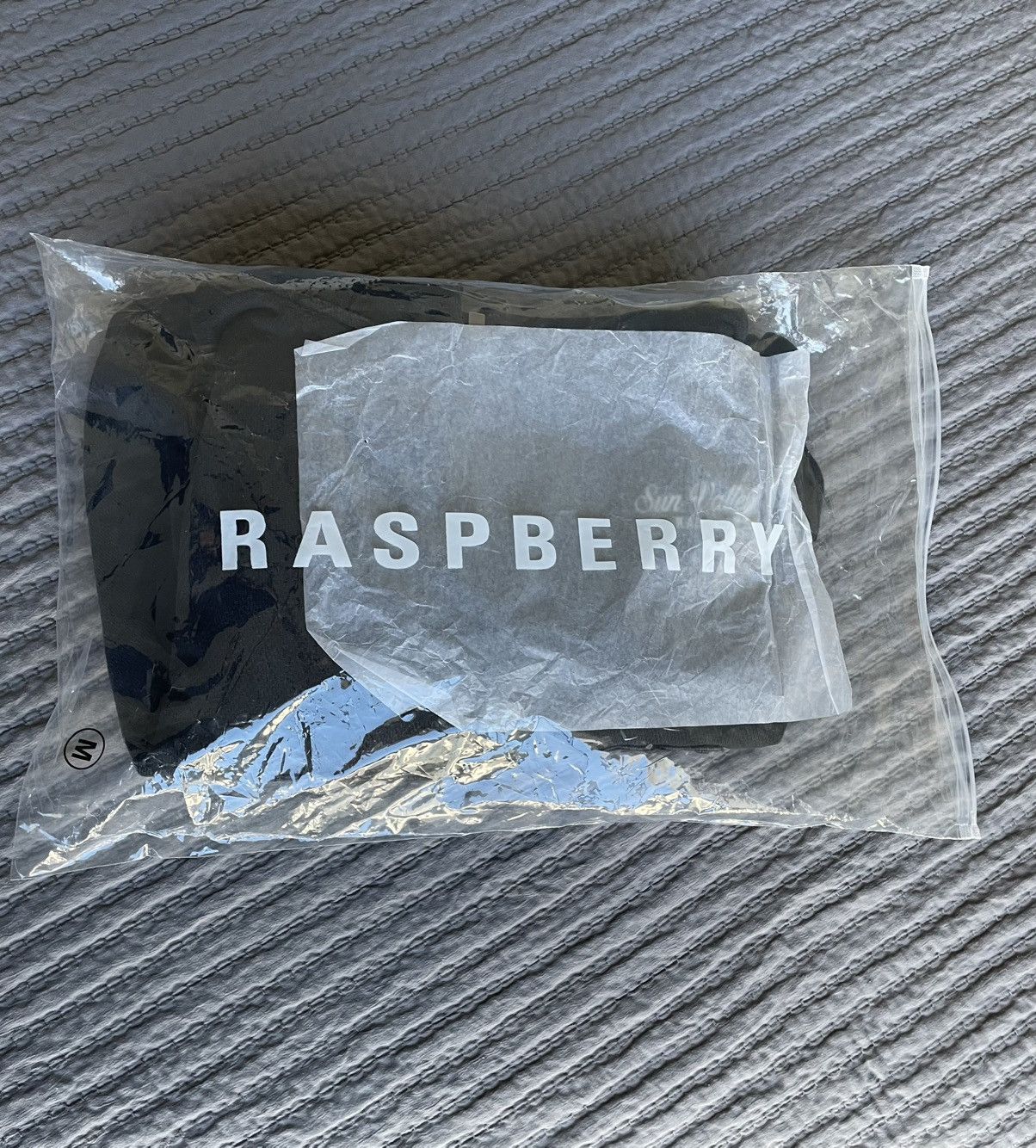 The GV Gallery GV GALLERY RASPBERRY HILLS 'SUN VALLEY' BLACK ZIP UP HOODIE Size US M / EU 48-50 / 2 - 10 Thumbnail