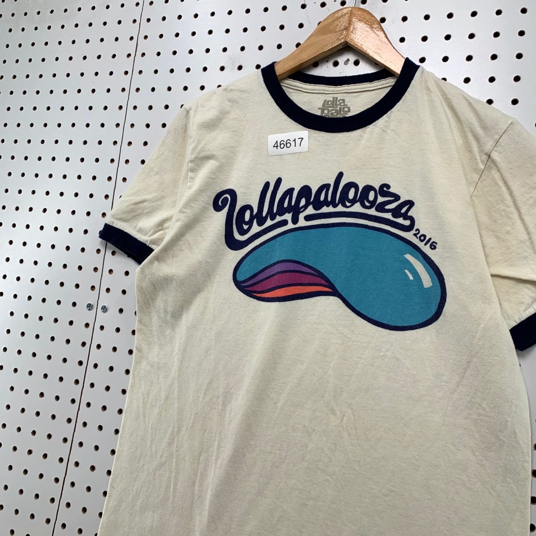 Vintage Lollapalooza Shirt Mens Small Beige Blue 2017 RInger Music Festival Chicago Shirt Mens Small Beige Blue 2017 Lollapalooza Size US S / EU 44-46 / 1 - 4 Thumbnail