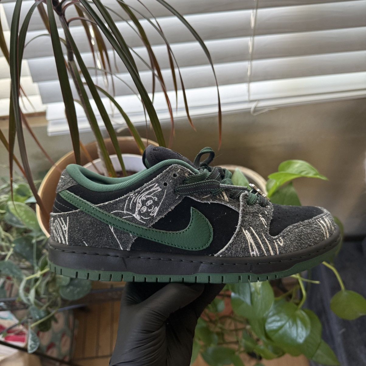 Nike SB Nike sb x there skateboards dunk low Size US 7.5 / EU 40-41 - 9 Thumbnail