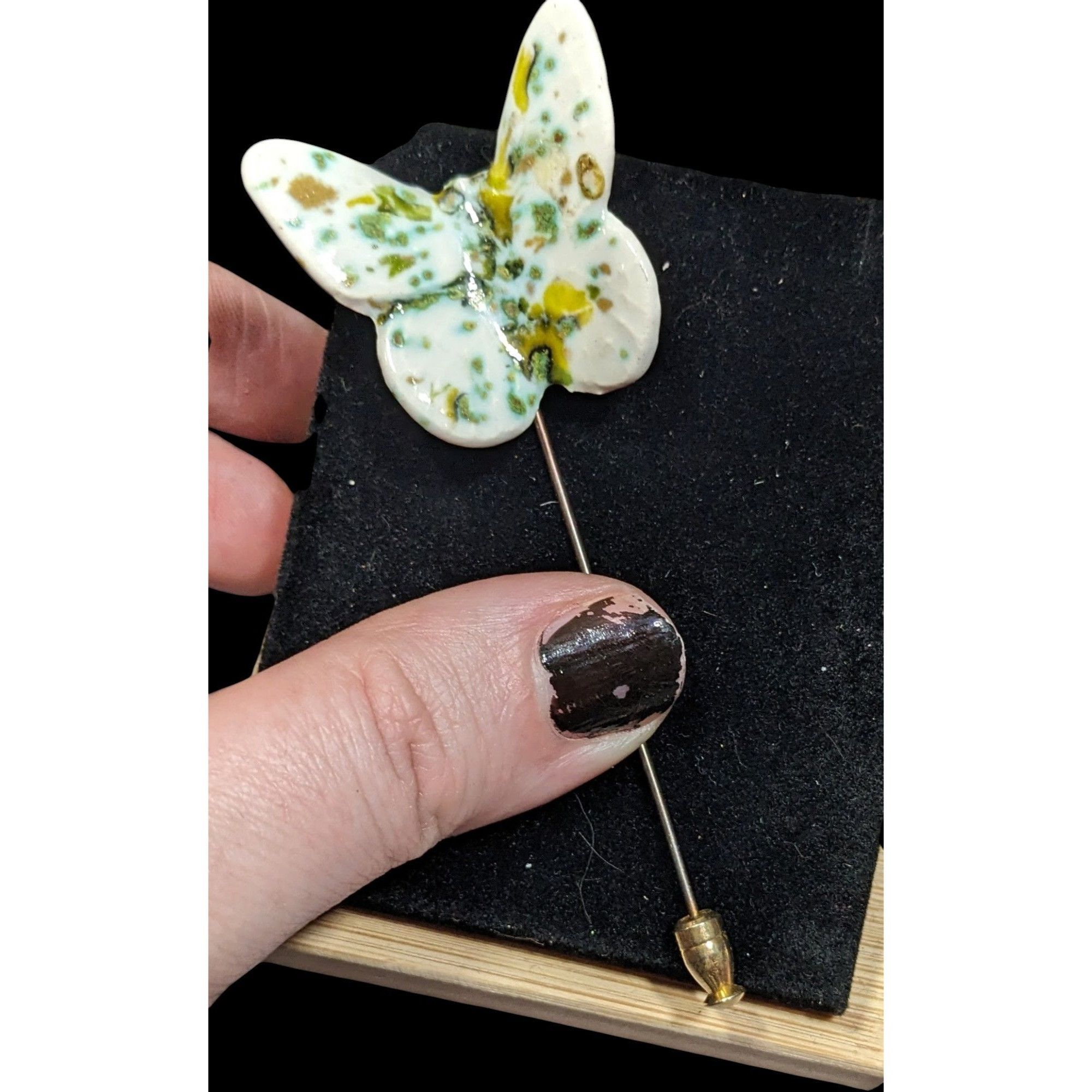 Other Vintage Ceramic Butterfly Stick Pin Mottled White And Green Size ONE SIZE - 2 Thumbnail