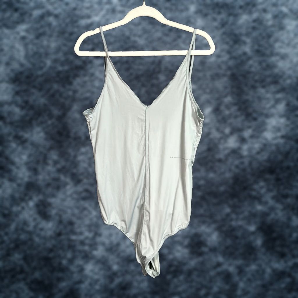 Uniqlo Uniqlo AIRism x Alexander Wang Womens XS Light Gray V-Neck Bodysuit Bodysuit Size XS / US 0-2 / IT 36-38 - 1 Thumbnail