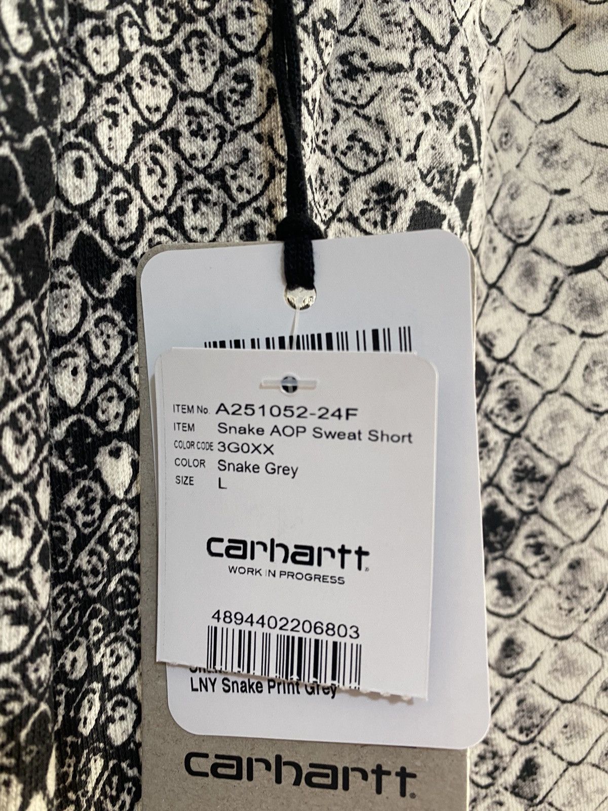 Carhartt Wip Carhartt Wip Year of the Snake Drop Japan Size L Shorts Size US 40 / EU 56 - 4 Thumbnail