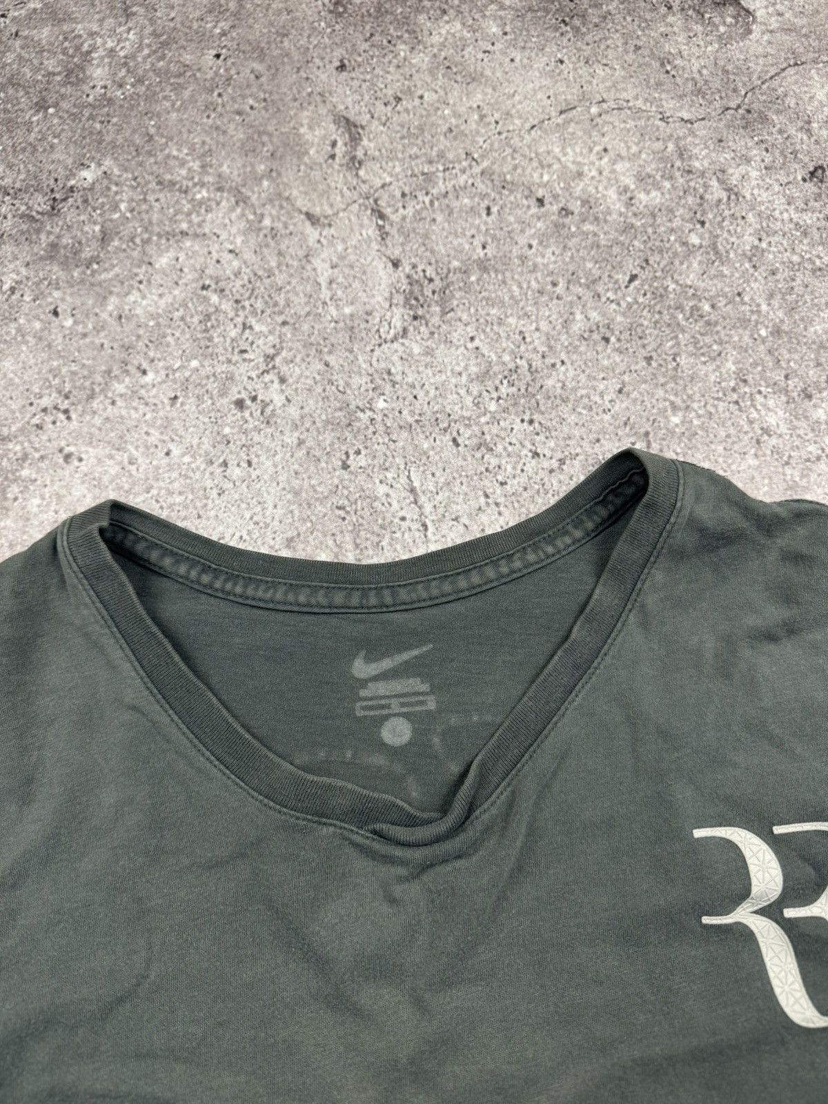 Nike Vintage Nike Roger Federer Signature T Shirt Big Logo Faded Size US L / EU 52-54 / 3 - 3 Thumbnail