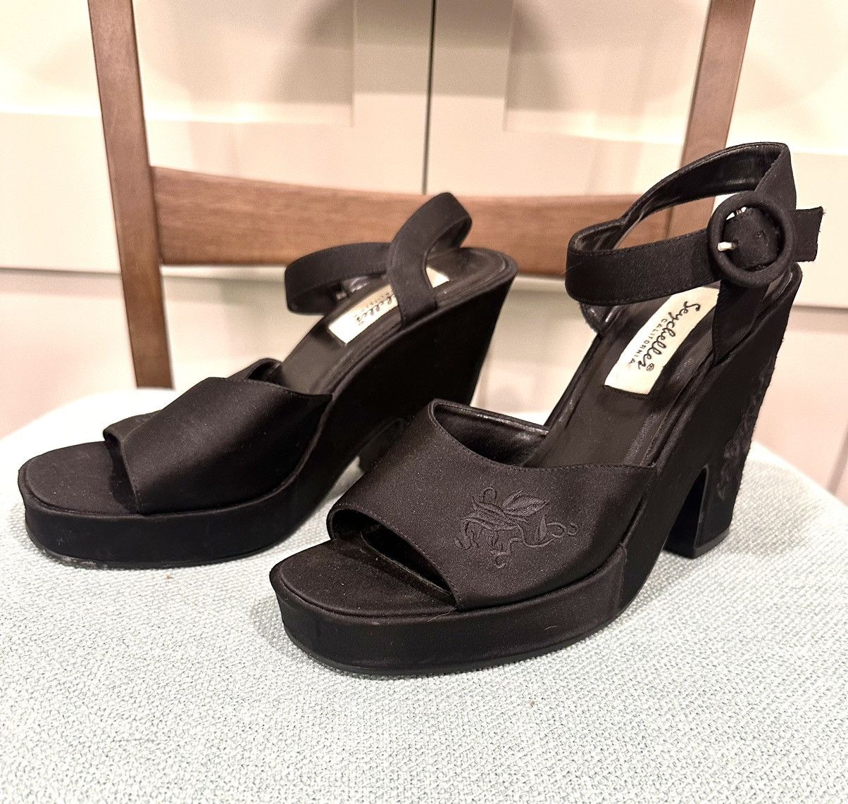 Seychelles Seychelles Vintage Black Satin Floral Chunky Heel Shoes Size US 7 / IT 37 - 4 Thumbnail