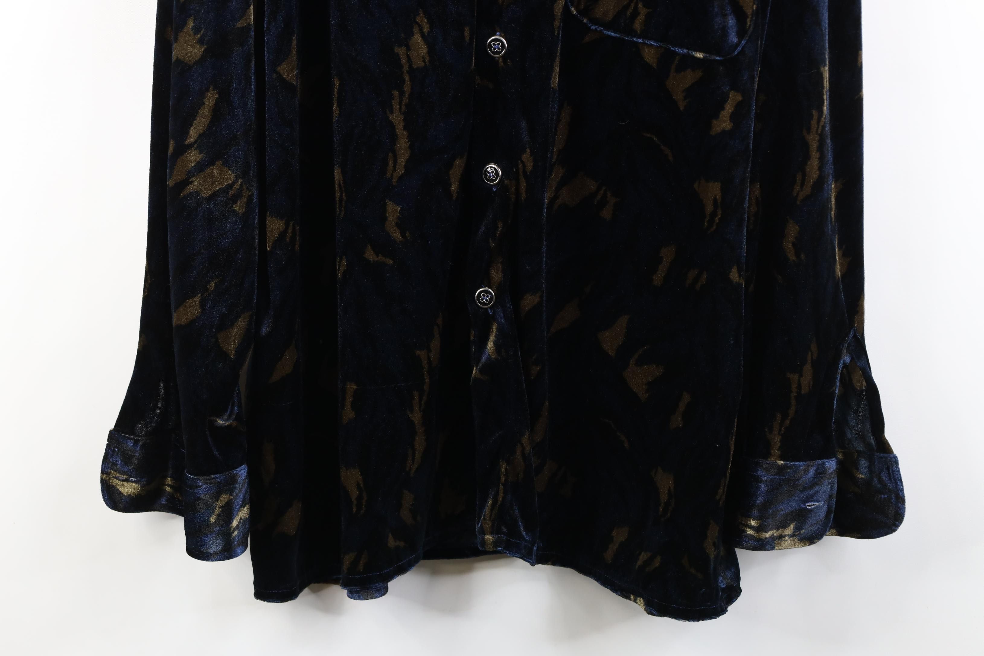 Vintage Vintage 90s Streetwear Tiger Velour Collared Button Shirt Size US XL / EU 56 / 4 - 3 Thumbnail