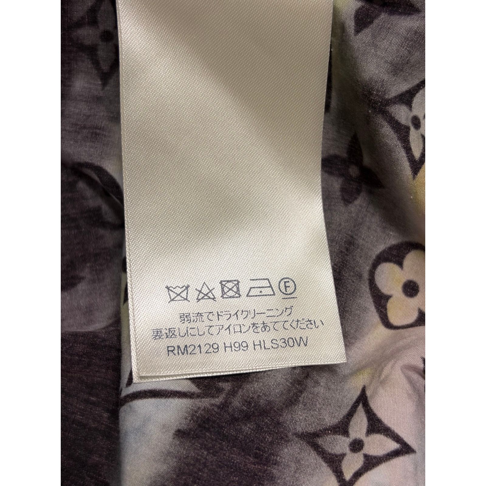 Louis Vuitton Authentic 2021 Louis Vuitton Zipped Monogram Tie-Dye Shirt Size US M / EU 48-50 / 2 - 10 Thumbnail