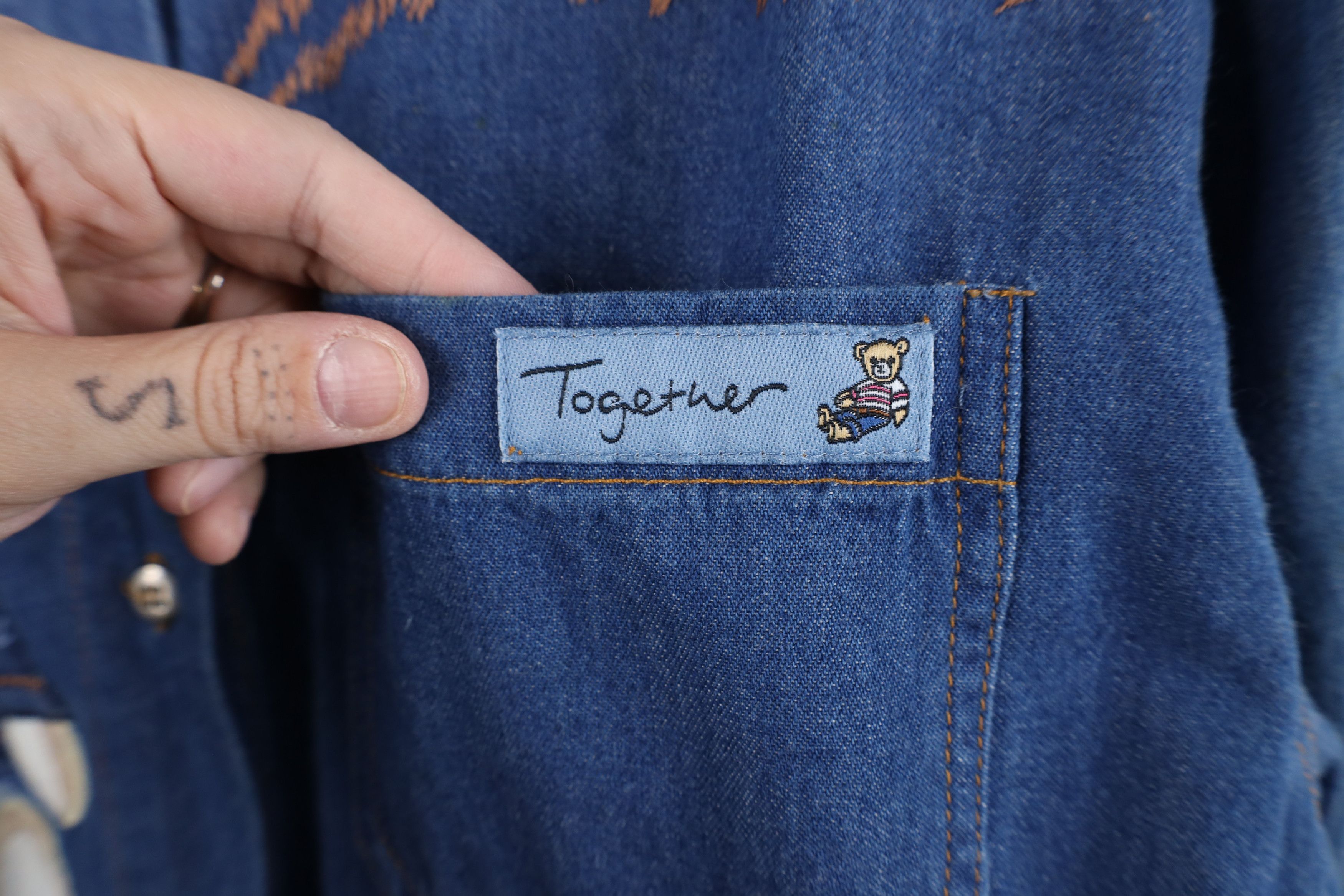 Vintage Vintage 90s Streetwear Bear Denim Jean Button Shirt Size M / US 6-8 / IT 42-44 - 9 Thumbnail