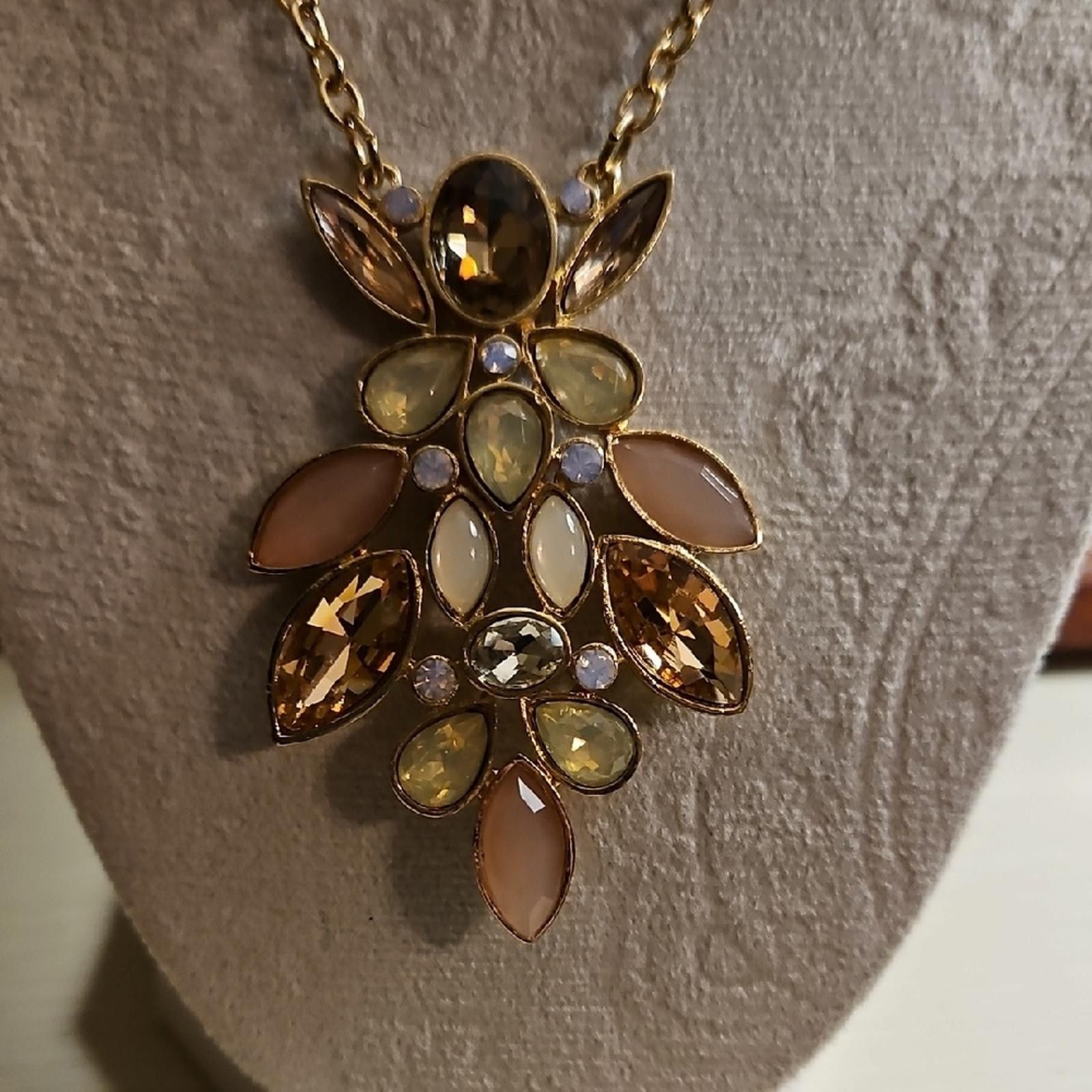 Other Elegant Gold and Pink Necklace Size ONE SIZE - 2 Thumbnail
