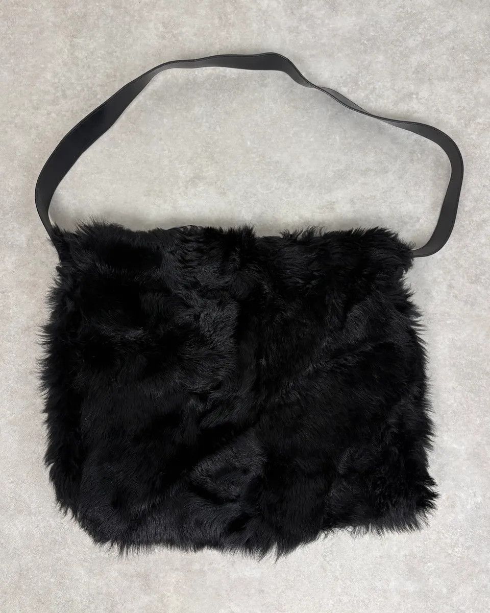 Gucci 2000s Gucci Black Wolf Fur Leather Shoulder Bag Size ONE SIZE - 1 Thumbnail