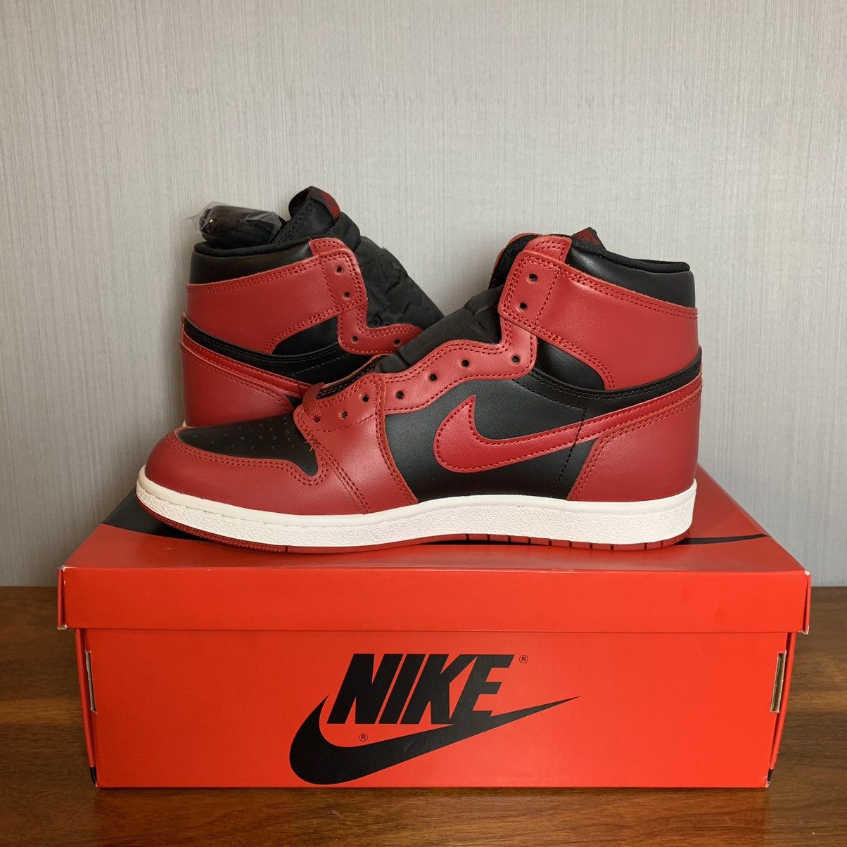 Jordan Brand Jordan 1 Retro High 85 Varsity Red Size US 11 / EU 44 - 17 Thumbnail