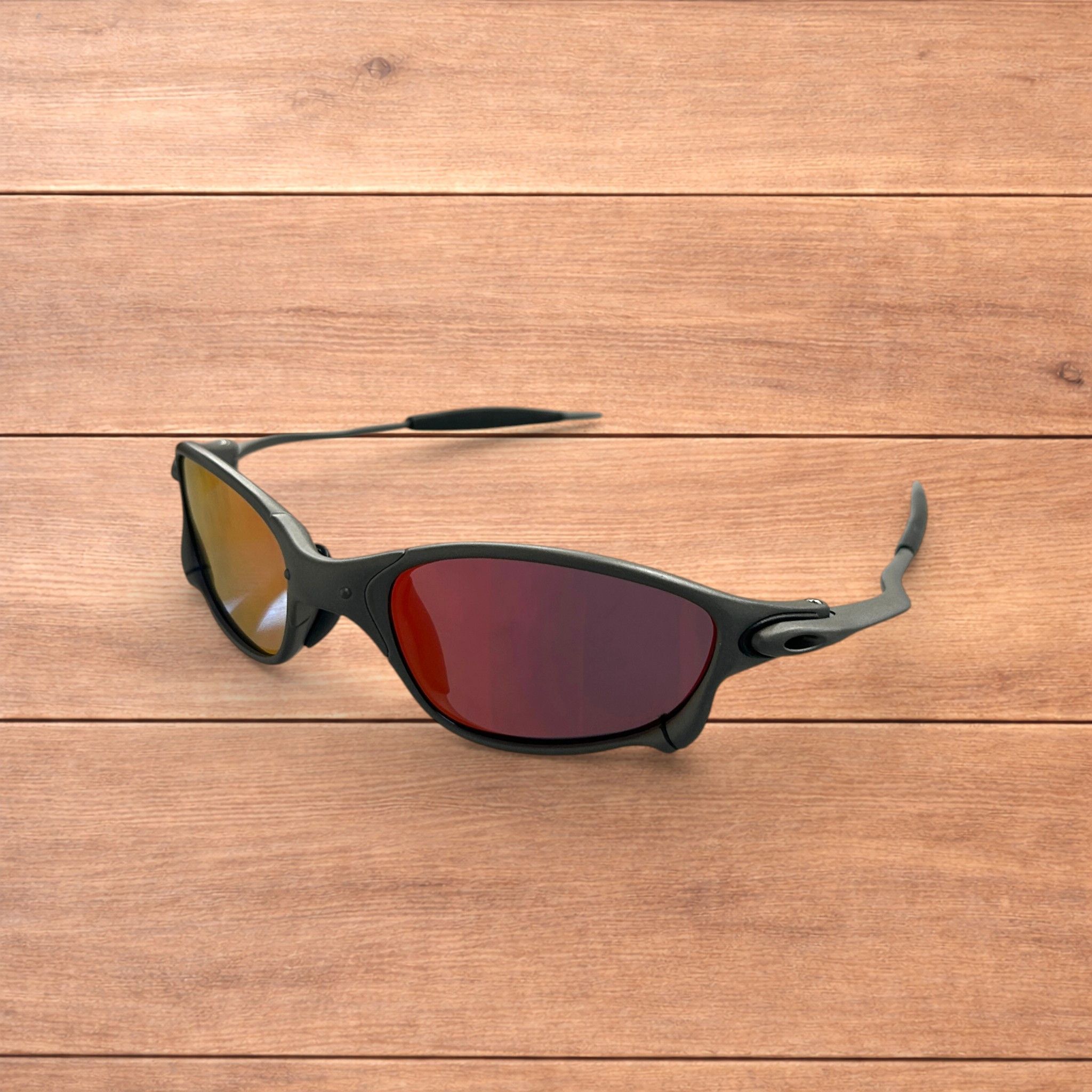 Japanese Brand Metal frame polarised sunglasses in black frame red lens. Size ONE SIZE - 1 Thumbnail