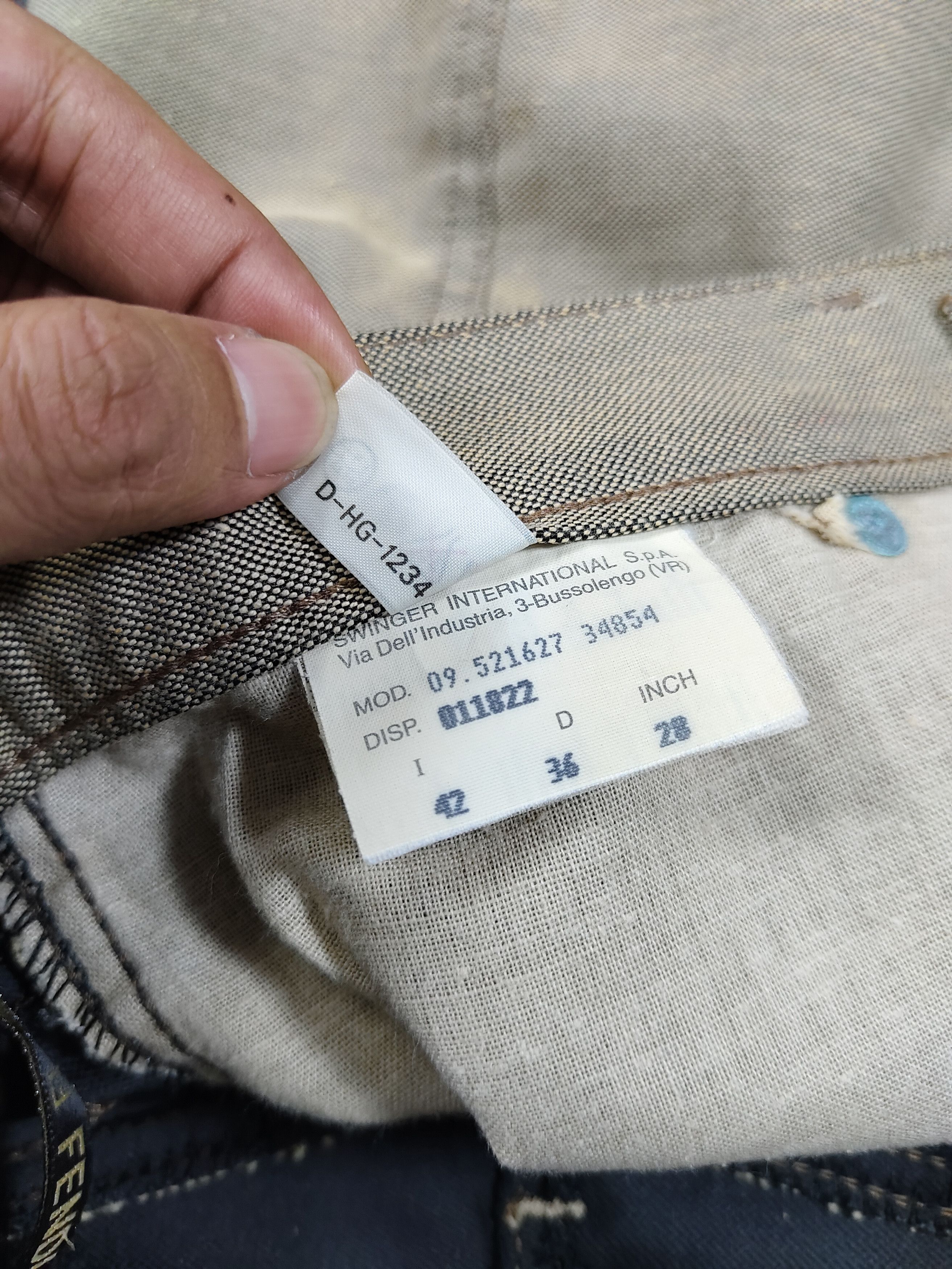 Fendi 90s FENDI- Minimalist Hem Logo Taped Archive Denim Skirt Size 28" / US 6 / IT 42 - 7 Thumbnail