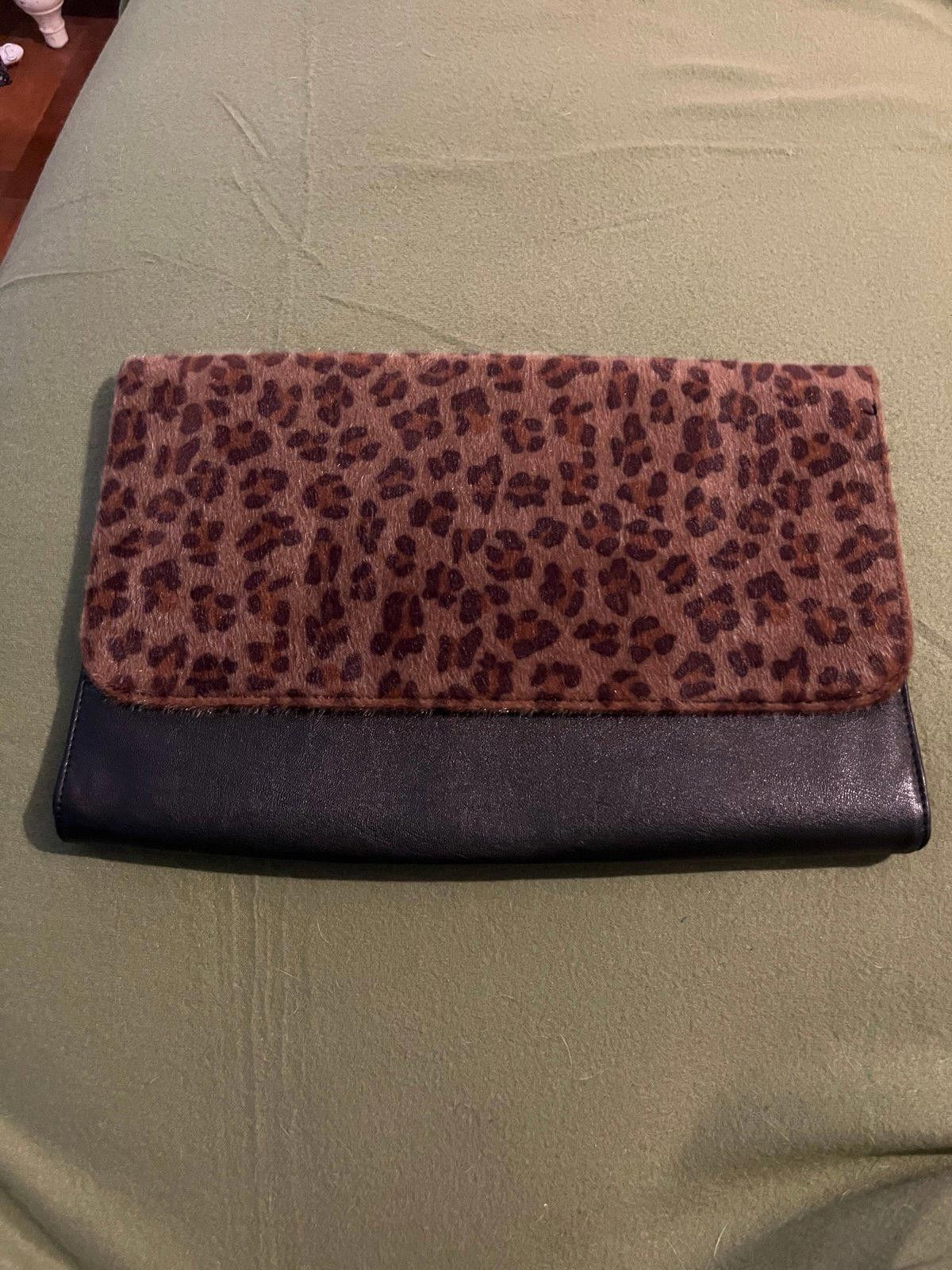 Other Cheetah Clutch Purse Size ONE SIZE - 1 Thumbnail
