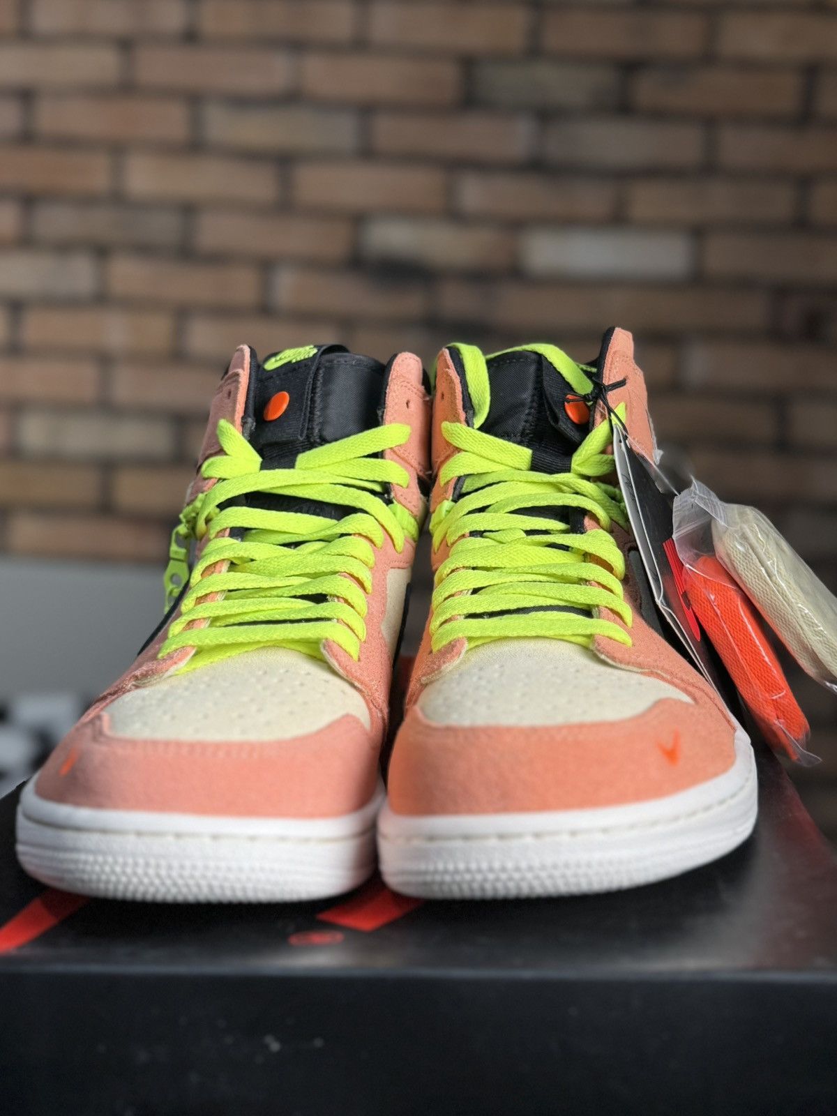 Jordan Brand NEW JORDAN 1 SWITCH APRICOT LEMON DROP 9.5US Size US 9.5 / EU 42-43 - 4 Thumbnail