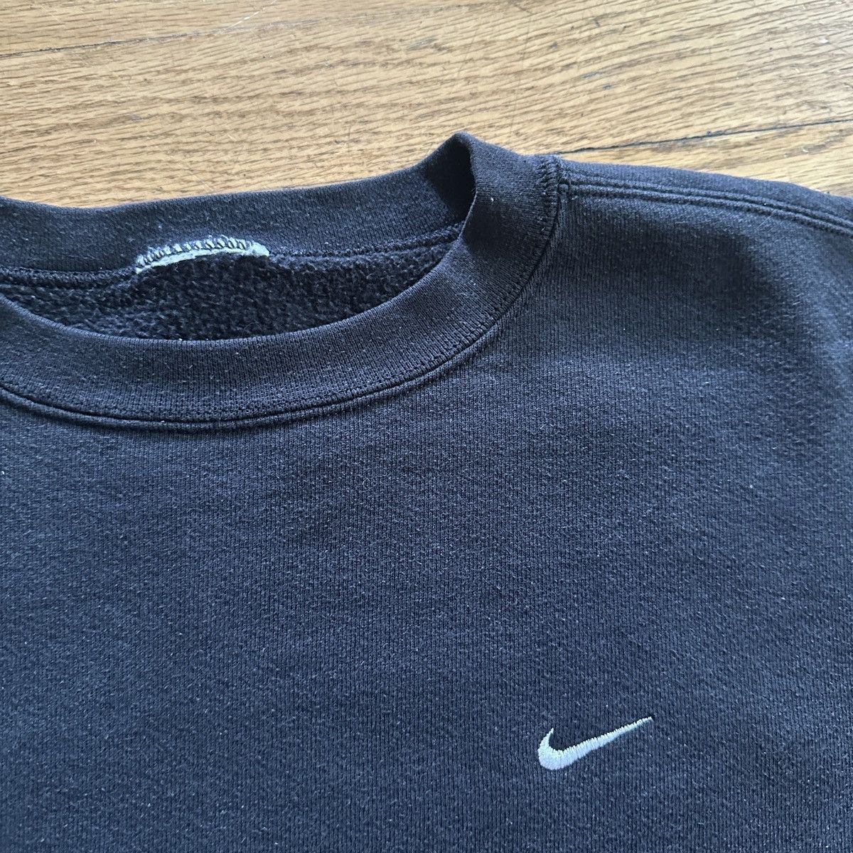 Nike Vintage 90s Nike Swoosh Faded Black Crewneck Sweatshirt Size US L / EU 52-54 / 3 - 3 Thumbnail