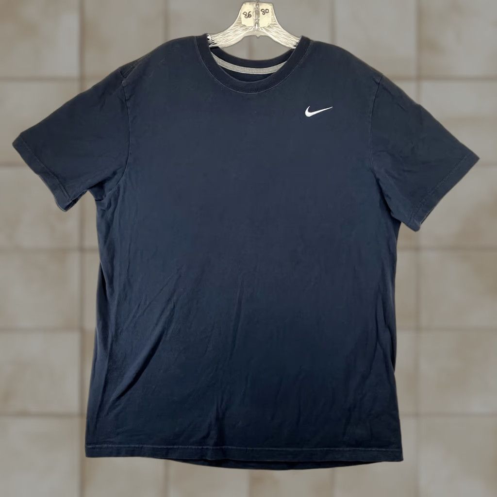 Nike VINTAGE Nike T-Shirt Men XL Black 90s Retro Sports Embroidered Short Sleeve Crew Neck Size US XL / EU 56 / 4 - 1 Thumbnail