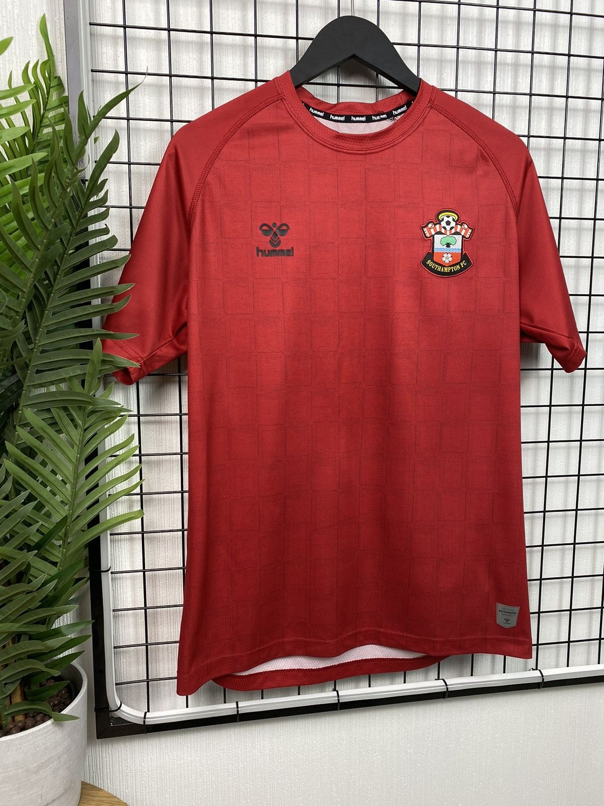 Other Southampton FC soccer jersey 2021 2022 hummel football S kit Size US S / EU 44-46 / 1 - 1 Thumbnail