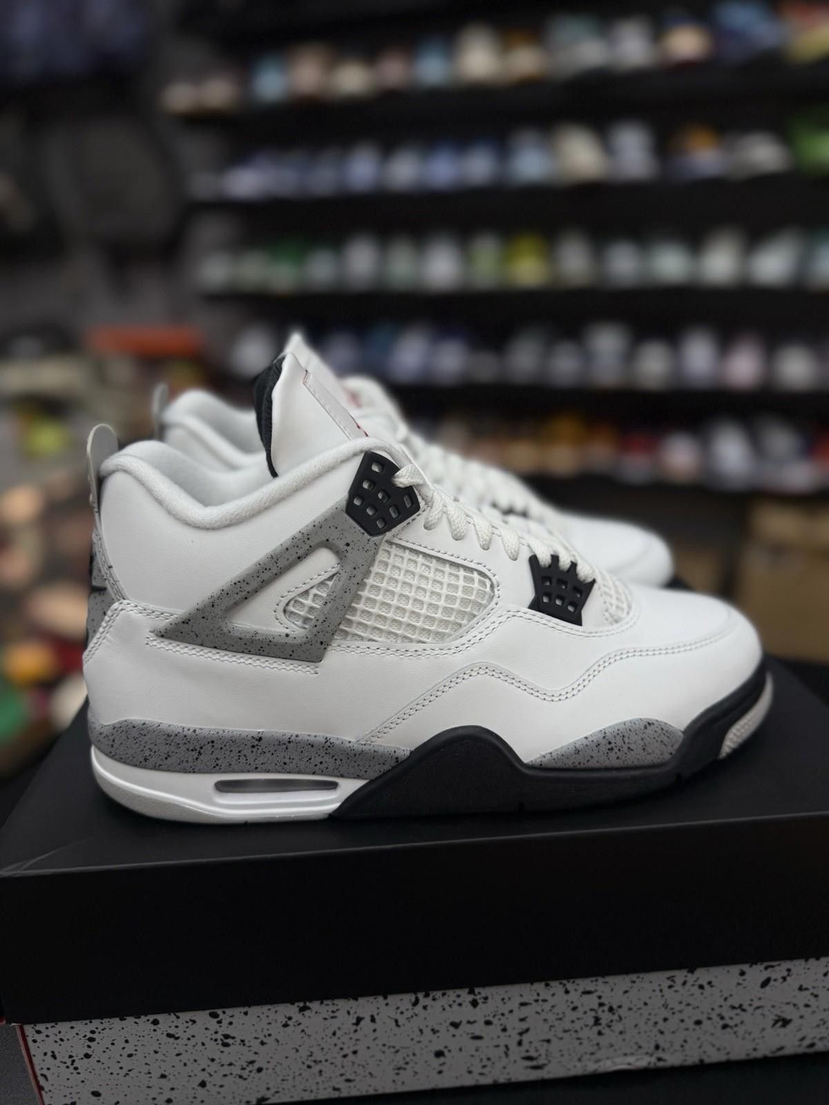 Jordan Brand DS Air Jordan 4 Retro OG 2025 White Cement Size 8.5 Men’s Size US 8.5 / EU 41-42 - 2 Thumbnail