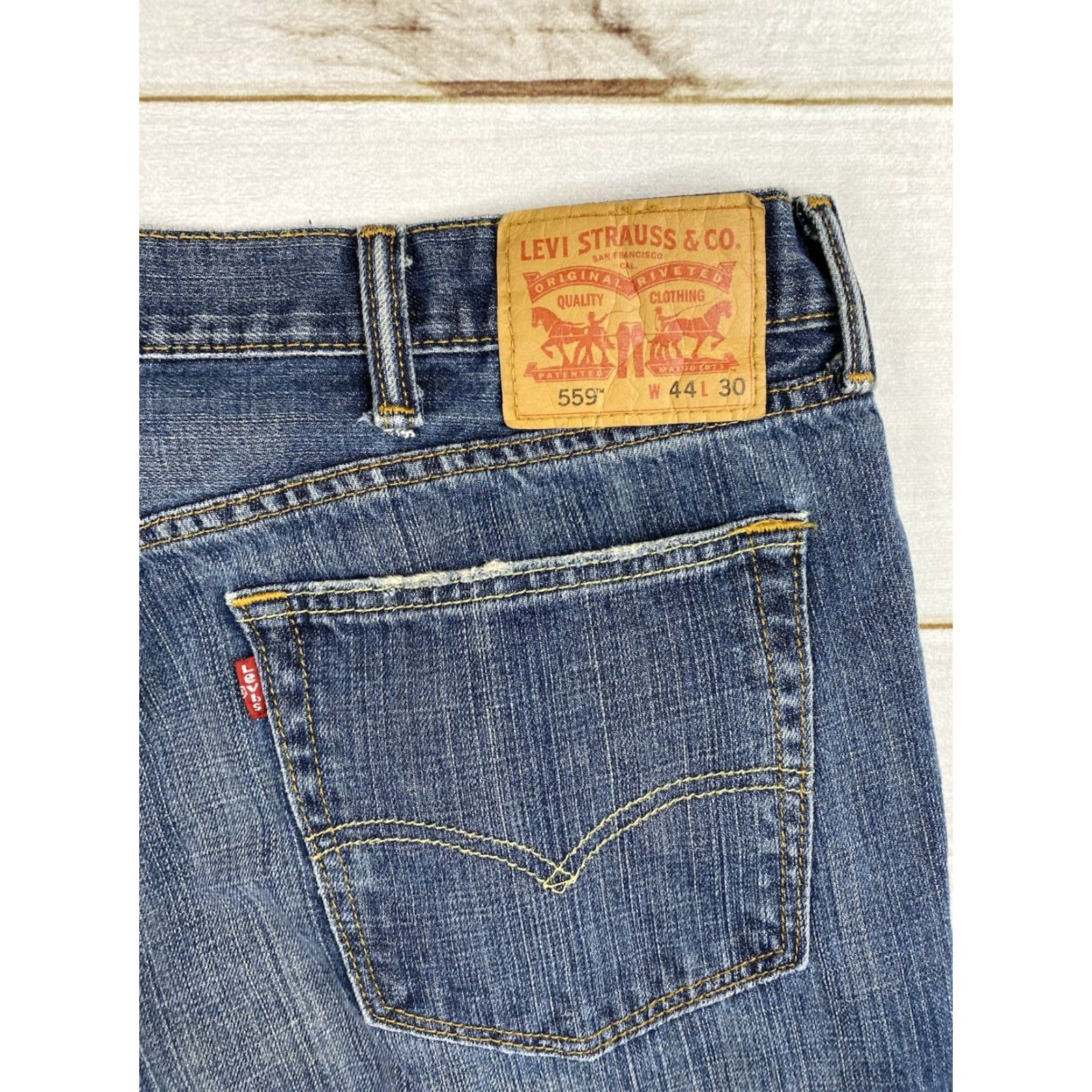 Levi's Levi's 559 Jeans Mens 44x30 Blue Denim Straight Fit Distressed Vintage No Size US 44 / EU 60 - 8 Thumbnail