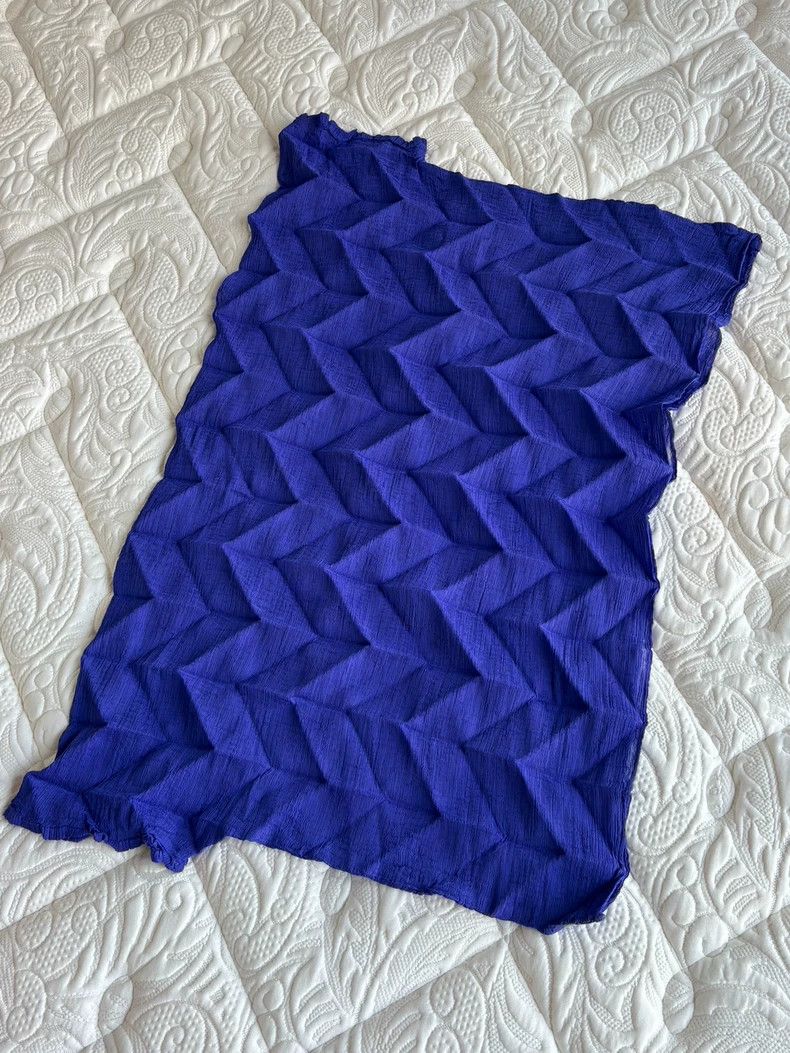 Issey Miyake Issey Miyake size:one size Blue diamond-shaped pleated top Size XS / US 0-2 / IT 36-38 - 2 Thumbnail